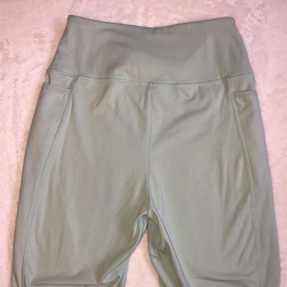 Gymshark Dry Sage Green Workout Leggings with Pockets - Picture 4 of 5